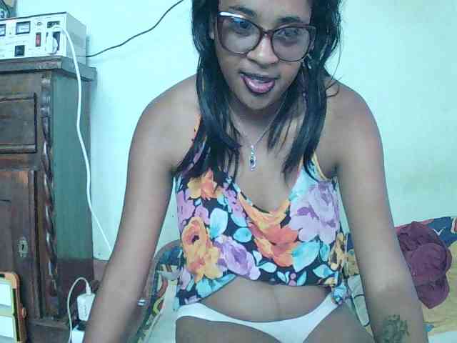 TriciaBella webcam