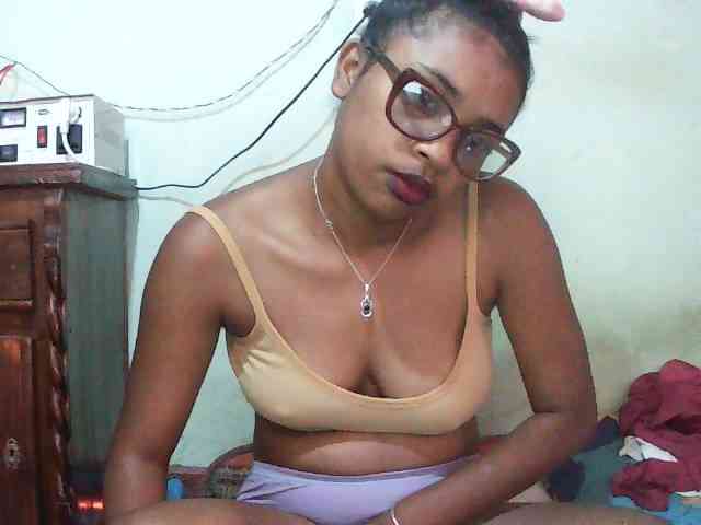 TriciaBella webcam