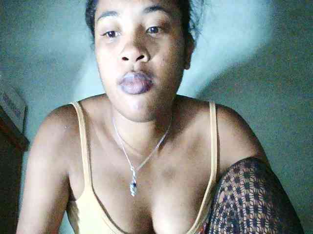 TriciaBella webcam