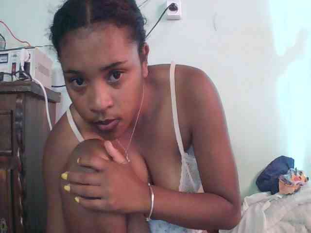 TriciaBella webcam