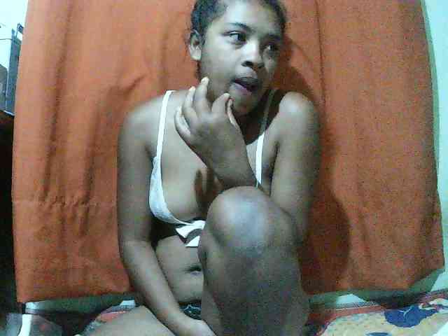 TriciaBella webcam