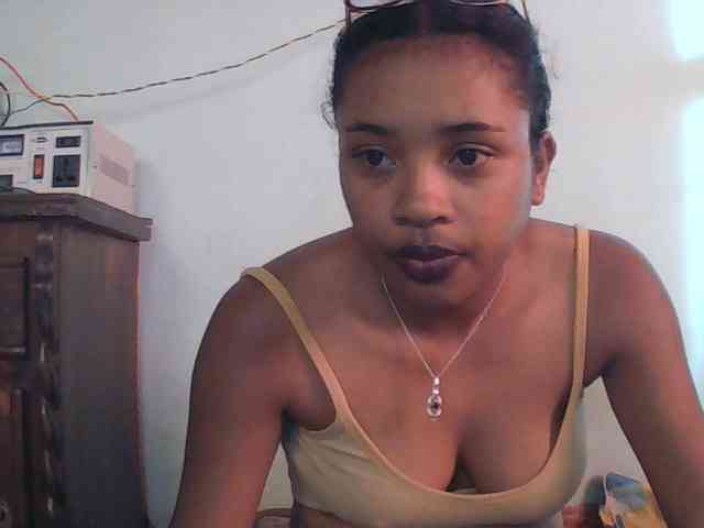 TriciaBella webcam