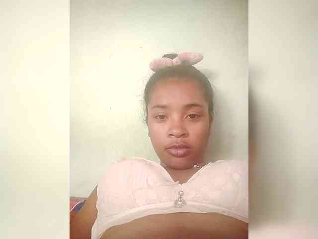 TriciaBella webcam