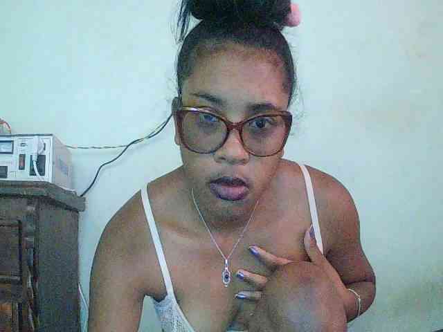 TriciaBella webcam