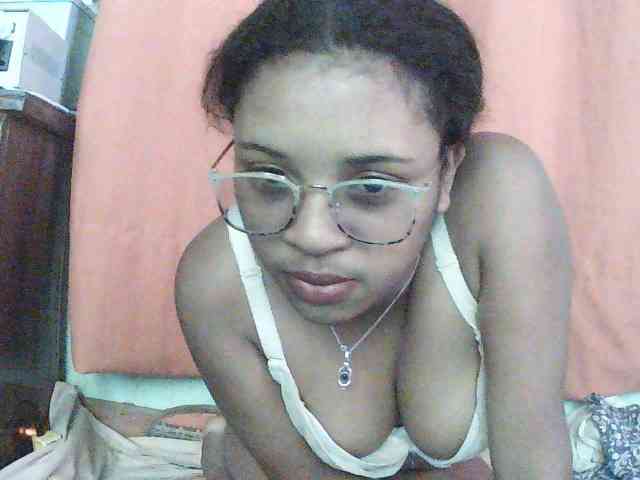 TriciaBella webcam
