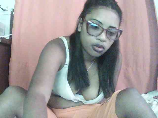 TriciaBella webcam