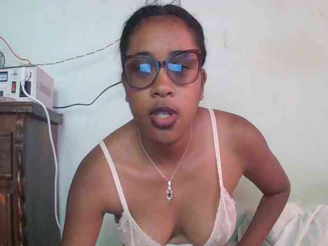TriciaBella webcam