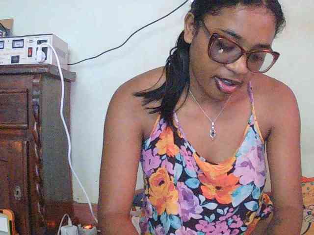 TriciaBella webcam