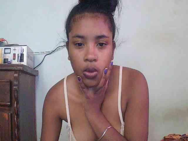 TriciaBella webcam