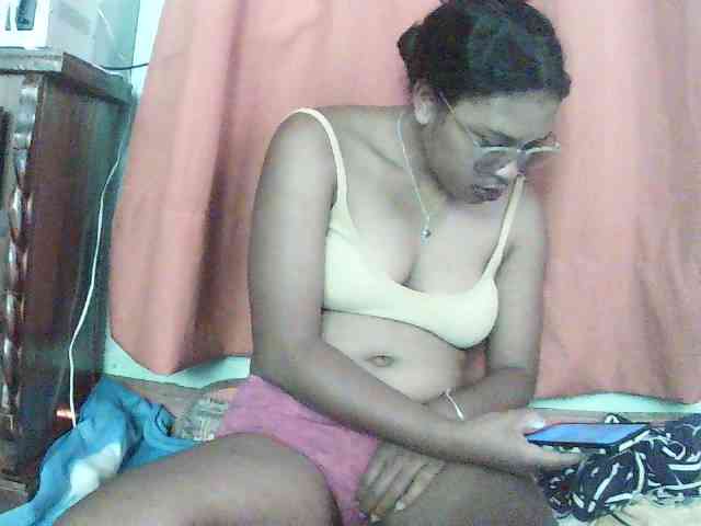 TriciaBella webcam