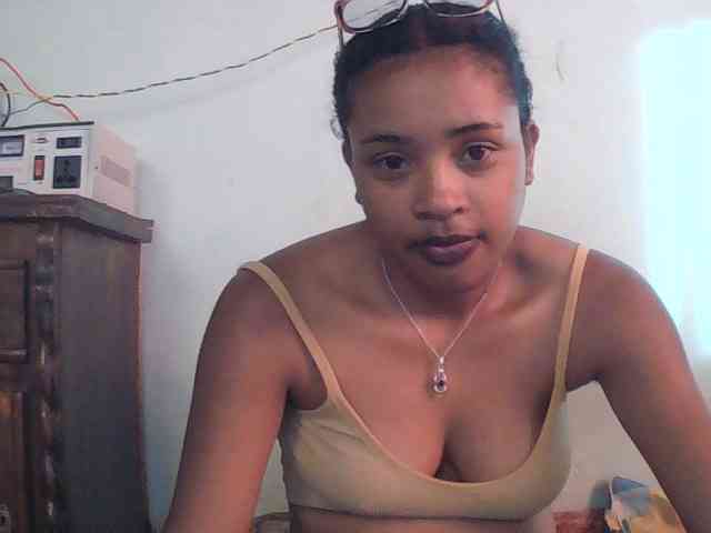 TriciaBella webcam