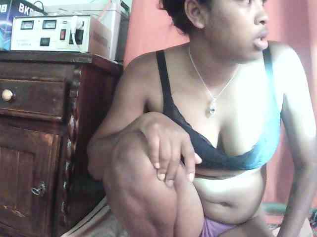 TriciaBella webcam