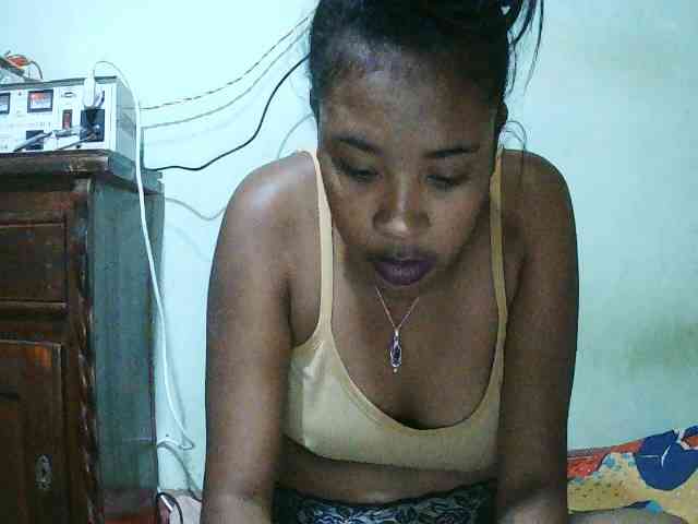 TriciaBella webcam