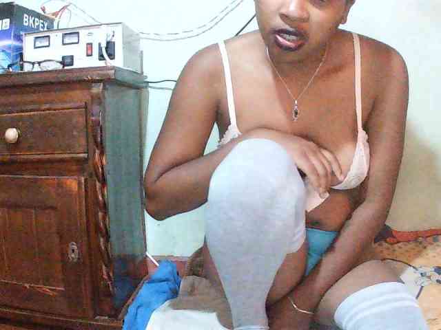 TriciaBella webcam