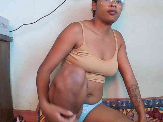TriciaBella webcam