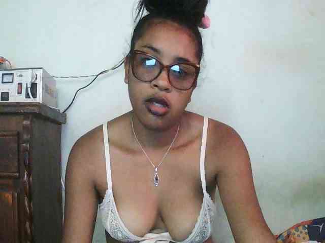 TriciaBella webcam