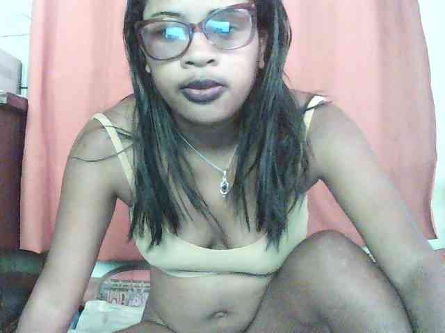 TriciaBella webcam