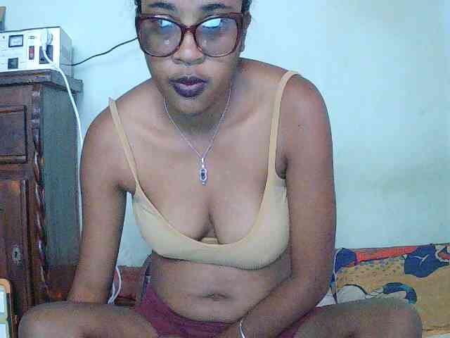 TriciaBella webcam