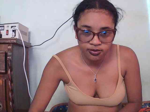 TriciaBella webcam