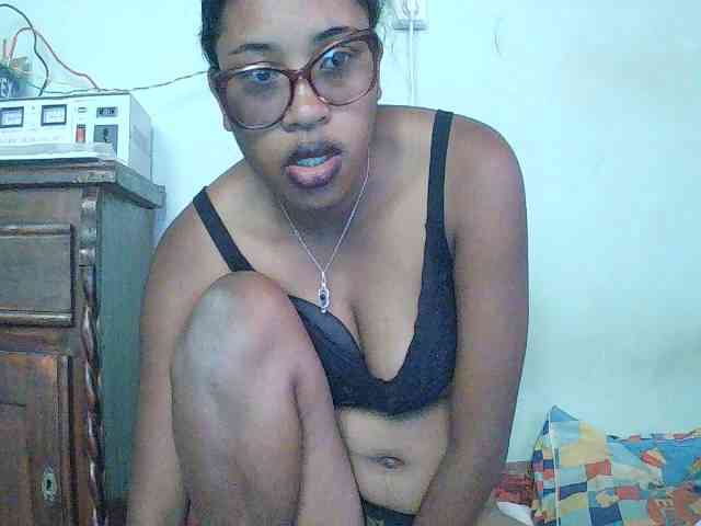 TriciaBella webcam