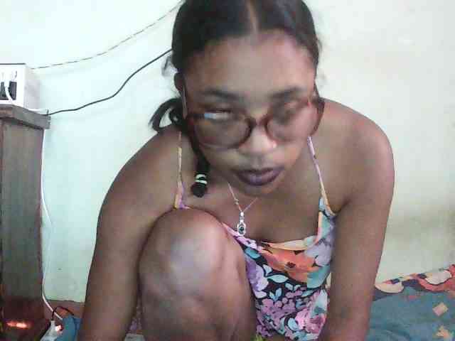 TriciaBella webcam