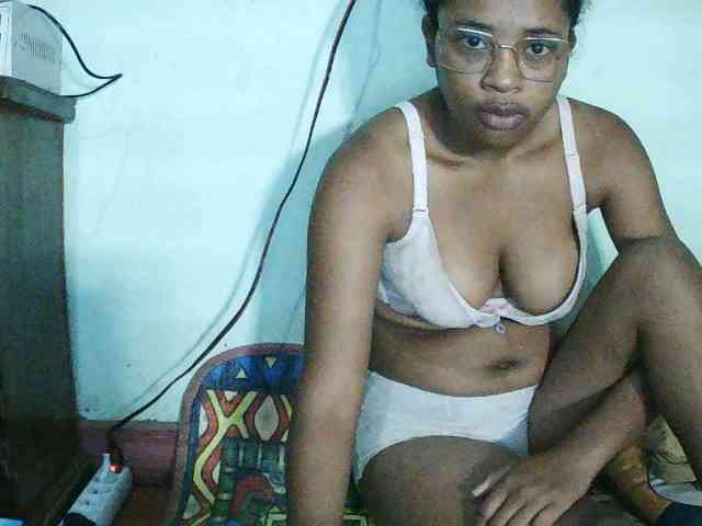 TriciaBella webcam