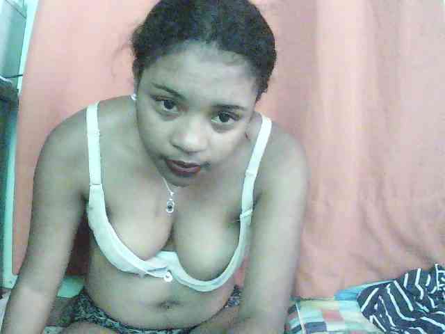TriciaBella webcam