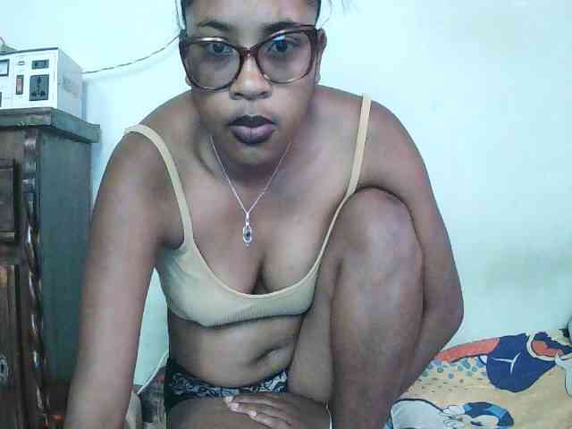 TriciaBella webcam
