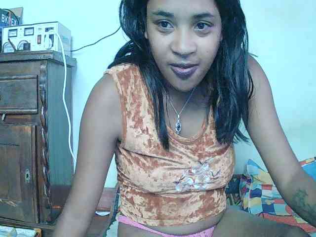 TriciaBella webcam