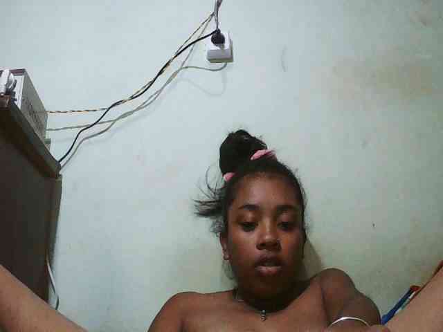 TriciaBella webcam