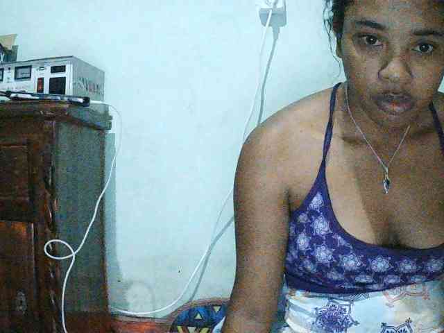 TriciaBella webcam