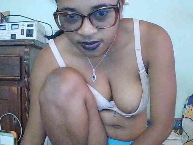 TriciaBella webcam