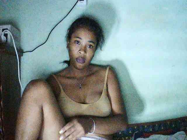 TriciaBella webcam