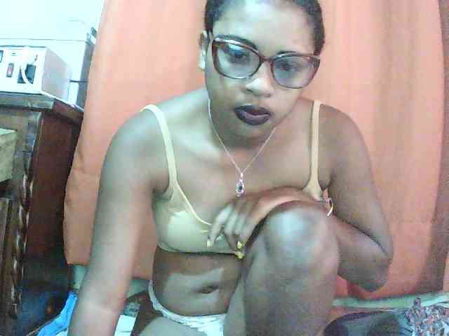 TriciaBella webcam