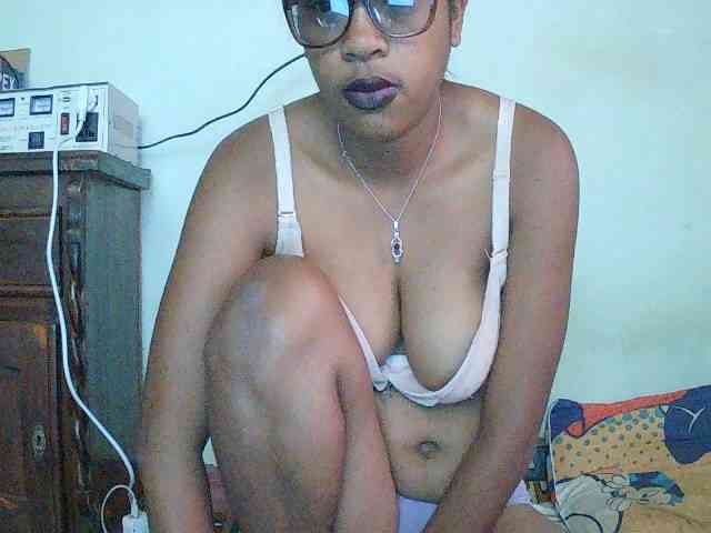 TriciaBella webcam
