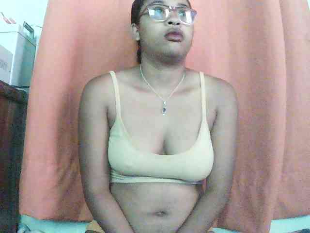 Modèle: TriciaBella