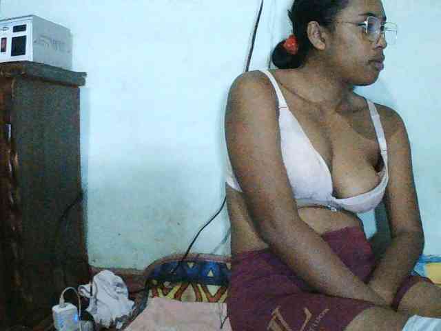 TriciaBella webcam