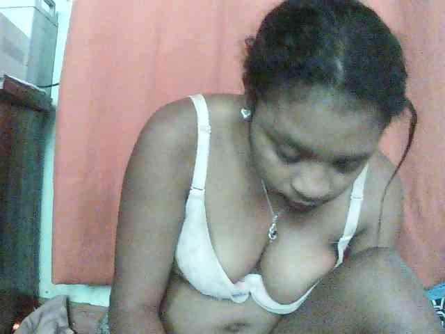TriciaBella webcam