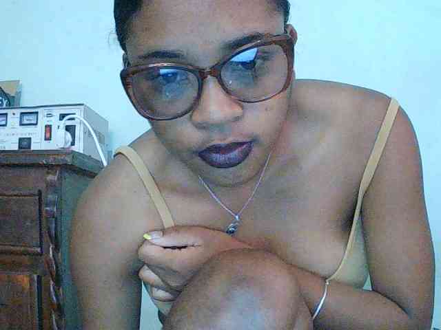 TriciaBella webcam