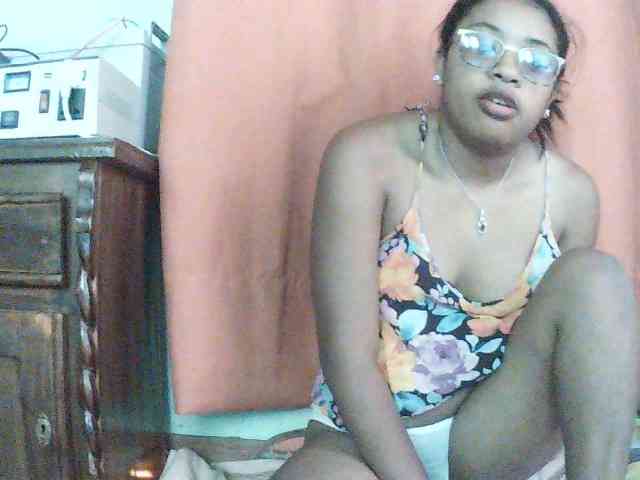 TriciaBella webcam