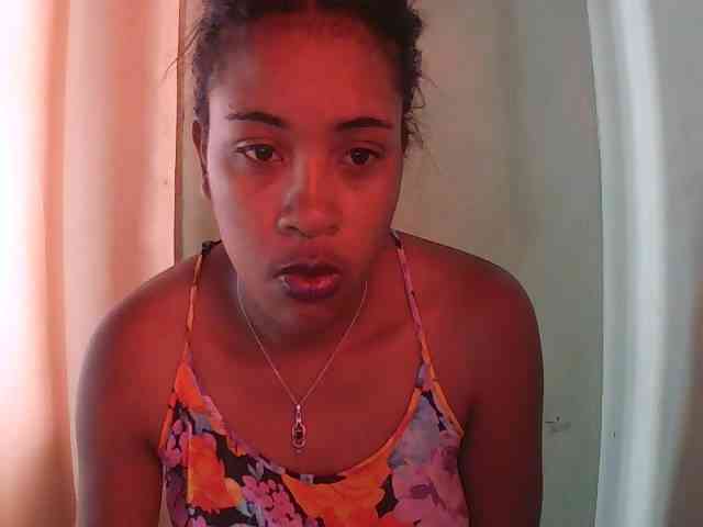 TriciaBella webcam