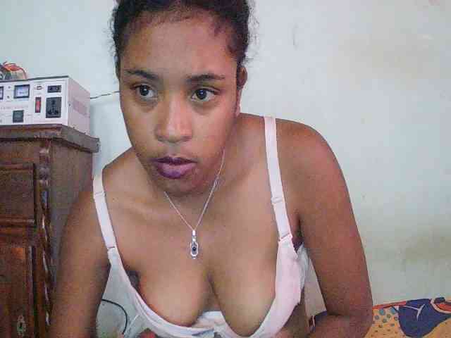 TriciaBella webcam
