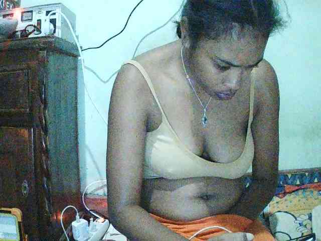 TriciaBella webcam