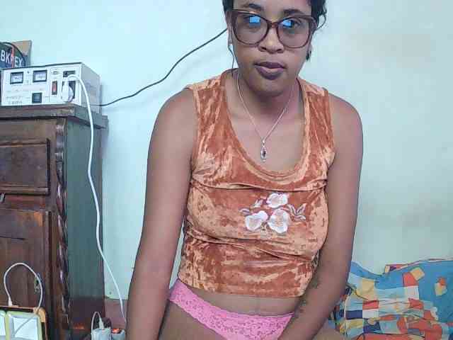 TriciaBella webcam