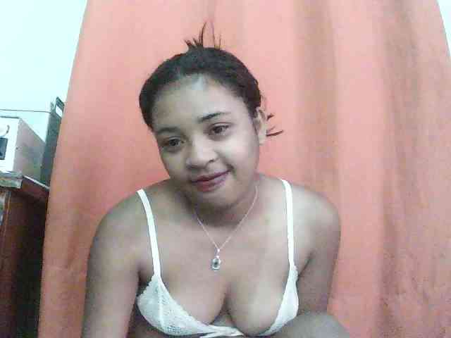 TriciaBella webcam