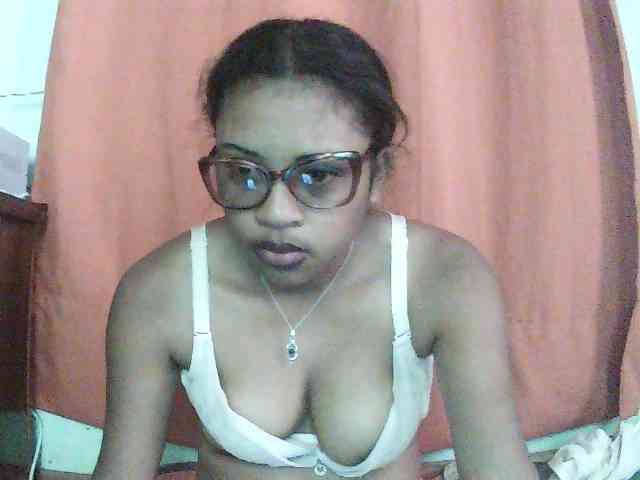 TriciaBella webcam