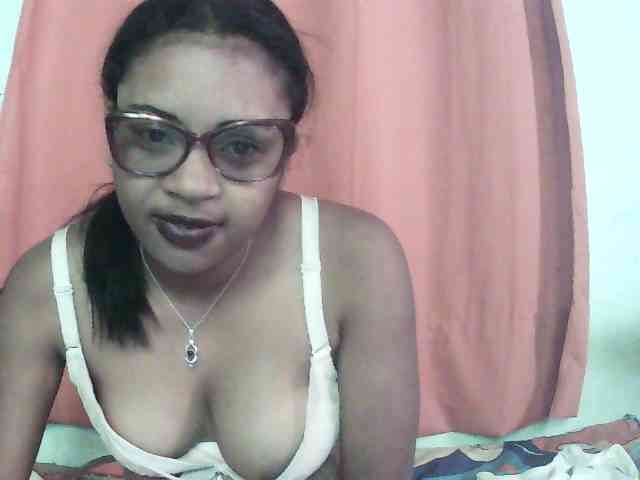 TriciaBella webcam