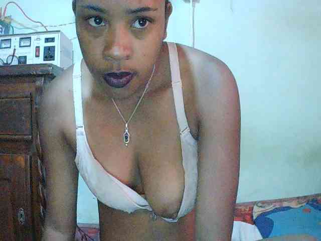 TriciaBella webcam