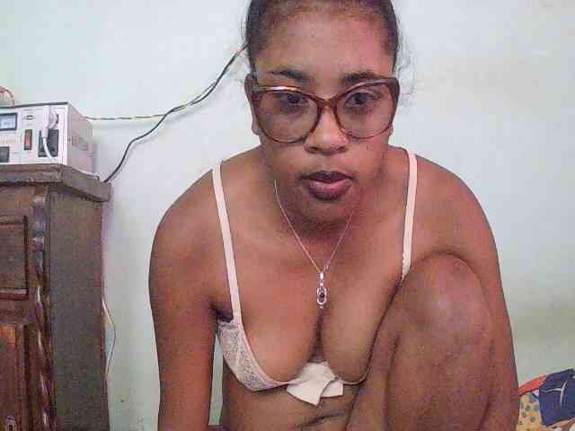 TriciaBella webcam