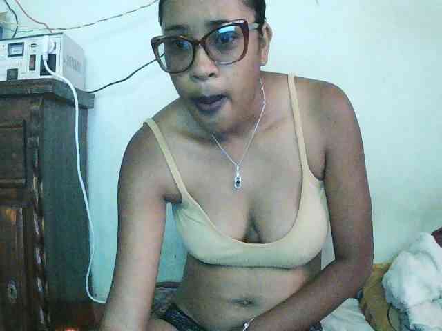 TriciaBella webcam